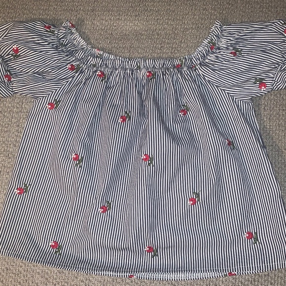 Forever 21 Tops - Forever 21 Off the Shoulder Floral Top: Size S